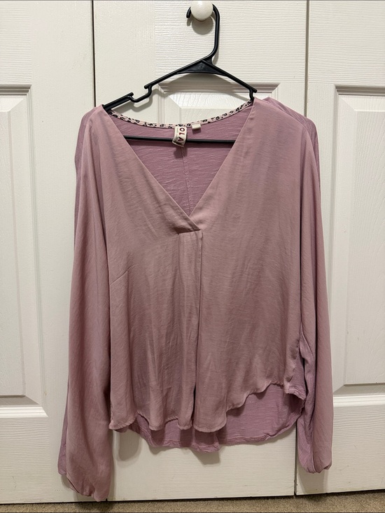 Anthropologie Tops - Anthropologie Dolan Mauve V-Neck Lightweight Blouse